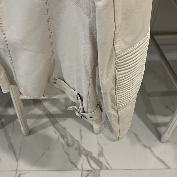 Danier leather jacket - Picture 7 of 11